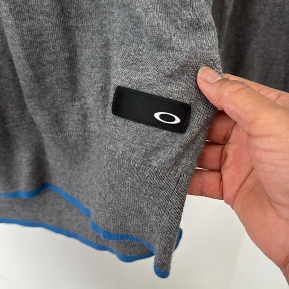 OAKLEY SWEATER SIZE LARGE - Picture 3 of 8